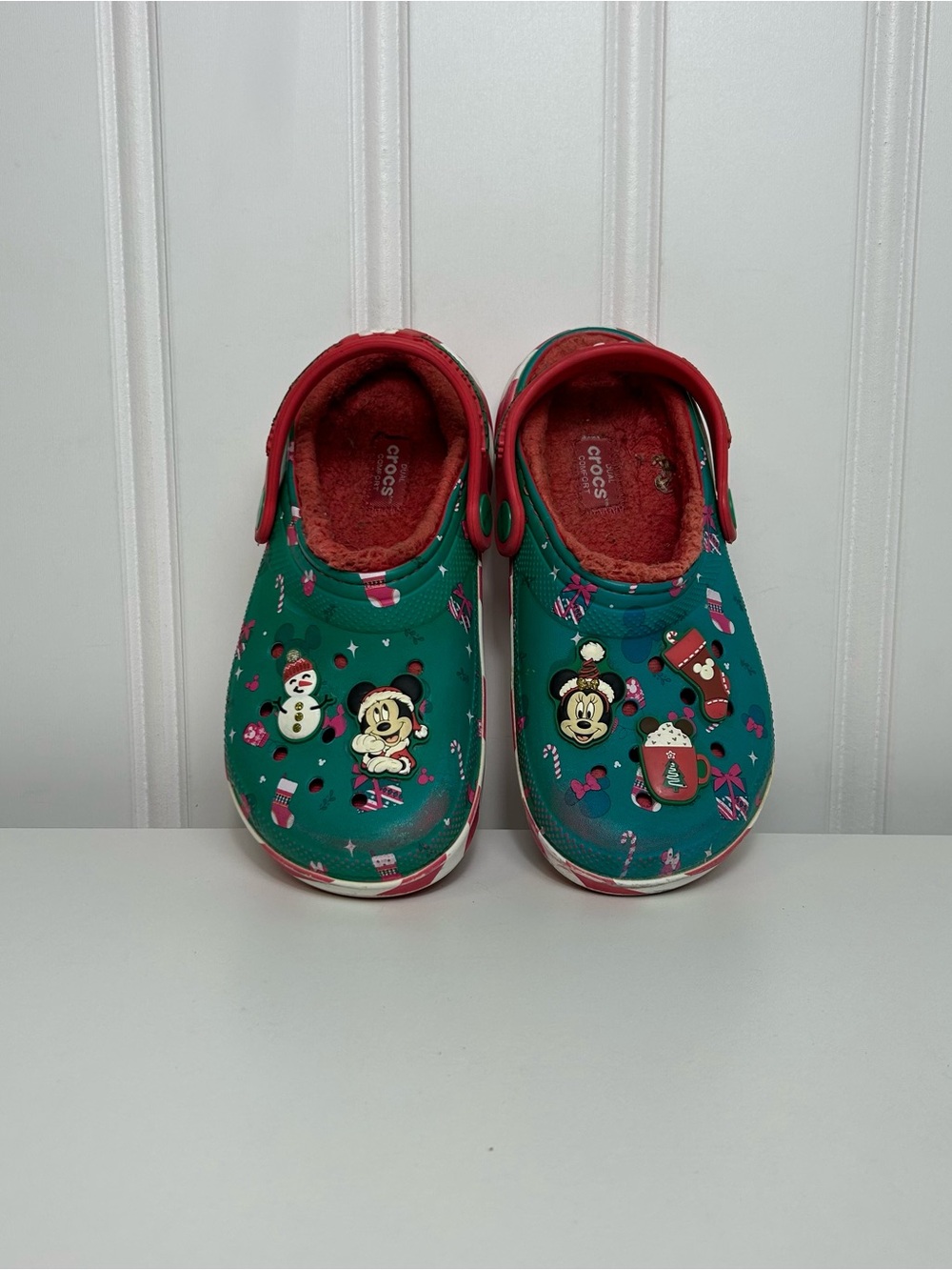 Crocs Disney Christmas Mickey Minnie Mouse red green lined clog sandals kids 1